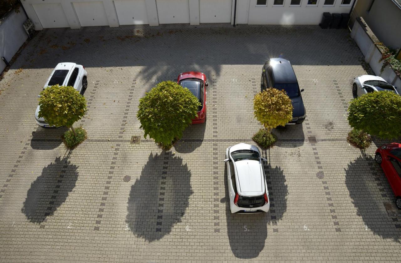 Sunshine Apartman With Free Parking Győr Zewnętrze zdjęcie